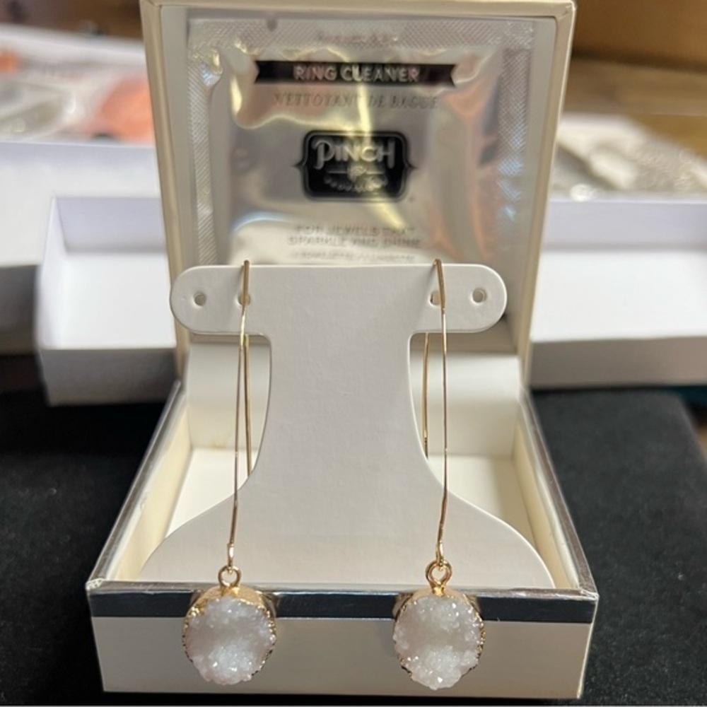 Brand NEW! White gold sparkle druzy like stone drop earrings